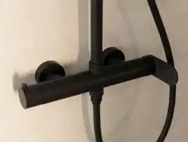 Душевая система  Vincea Rondo VSFS-1R0MB VSFS-1R0MB для душа без излива, черный матовый