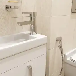 Смеситель для раковины IDDIS Sena SENSB00i08 с гигиеническим душем цвет, Глянцевый хром