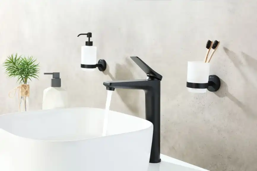 Смеситель для накладной раковины Lemark Bronx LM3709BL, однорычажный, высокий, Черный матовый фото 3